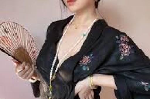 女星自曝娱乐圈黑幕：陪玩陪睡只是皮毛50多岁也不放过