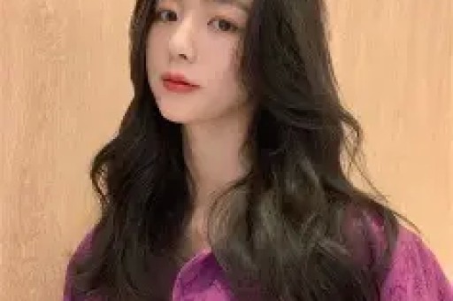 抖音初代网红 x 严谨泳装照