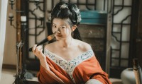 娱乐圈八卦大揭秘：黄灿灿资源飙升唐嫣罗晋异地恋稳定虞书欣自资拍戏